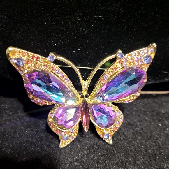 Fashion Butterfly Goldtone Brooch with Purple and Violet Rhinestones . - Picture 2 of 4